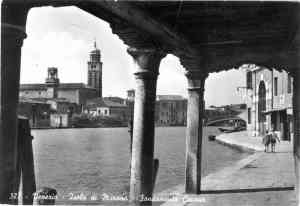 LA DIFFUSIONE 327 -1957